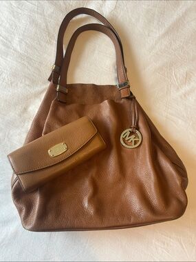 🚩MICHAEL KORS Leather Tote with Matching Wallet